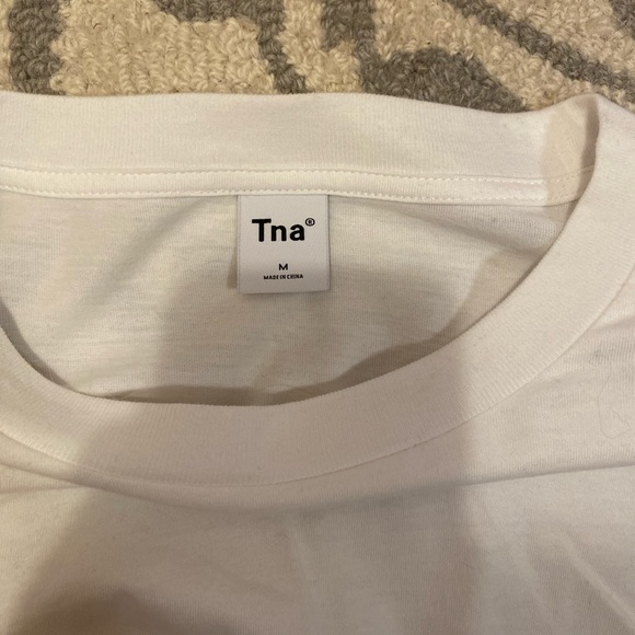 Aritzia TNA white cropped long sleeve - Picture 2 of 2